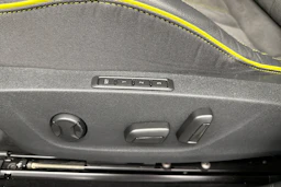 harmaa Skoda Enyaq 2024 kuva 32.