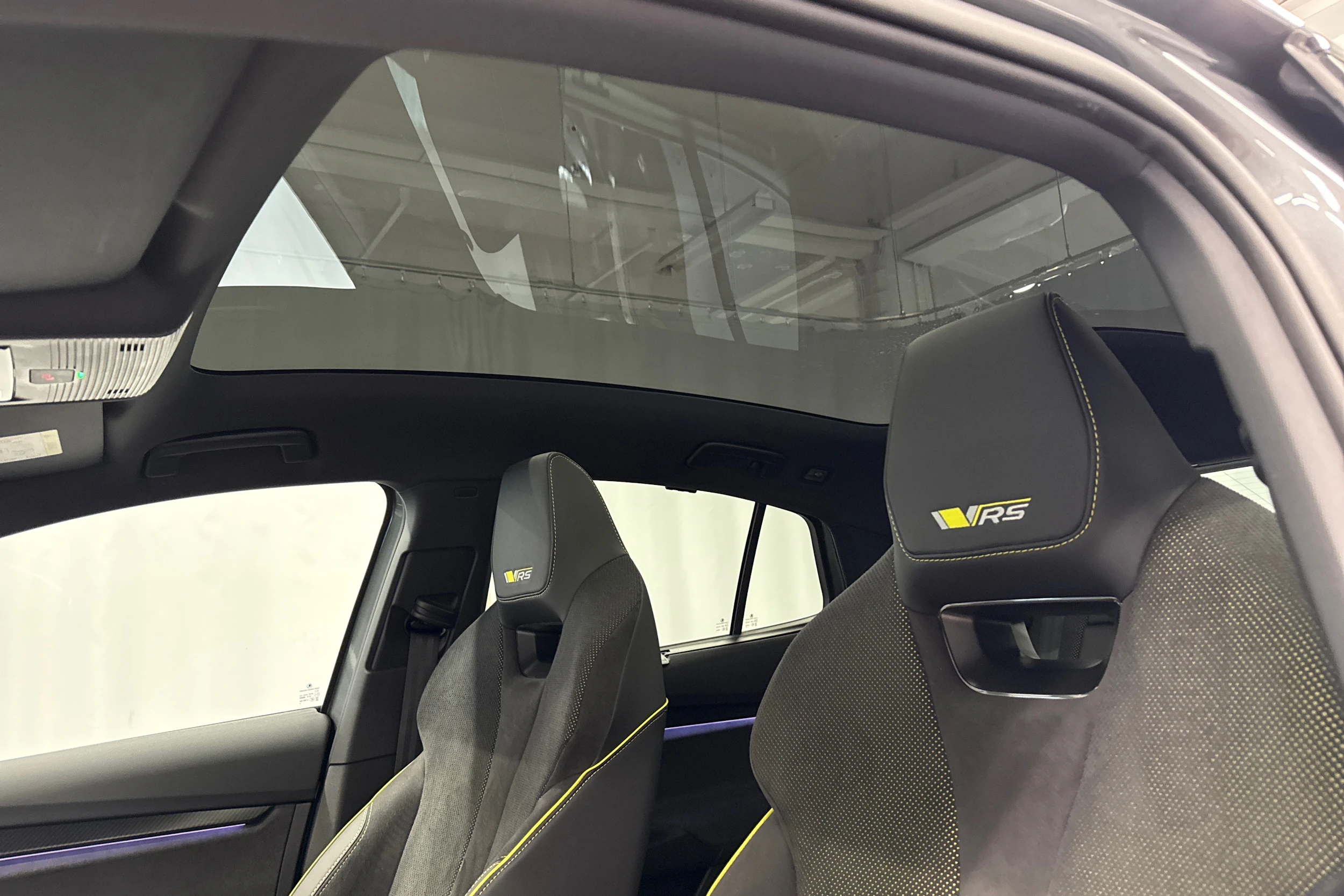 harmaa Skoda Enyaq 2024 kuva 33.