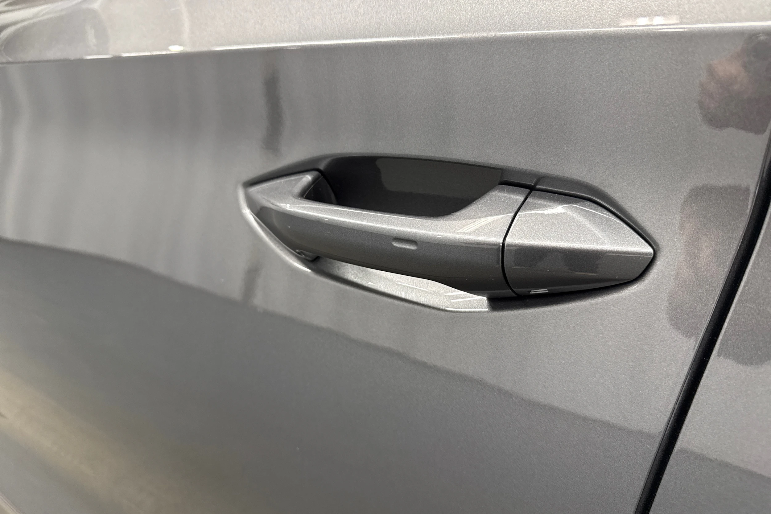 harmaa Skoda Enyaq 2024 kuva 38.