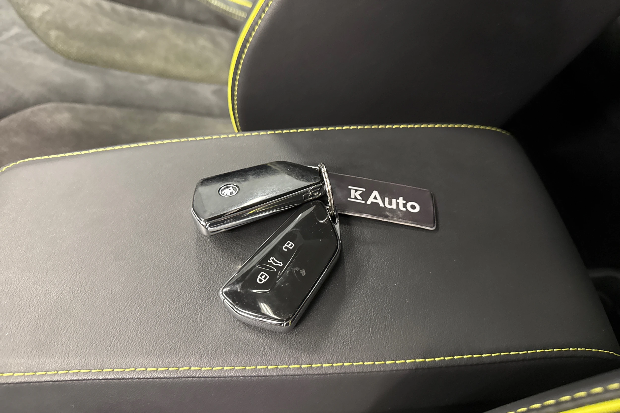 harmaa Skoda Enyaq 2024 kuva 39.