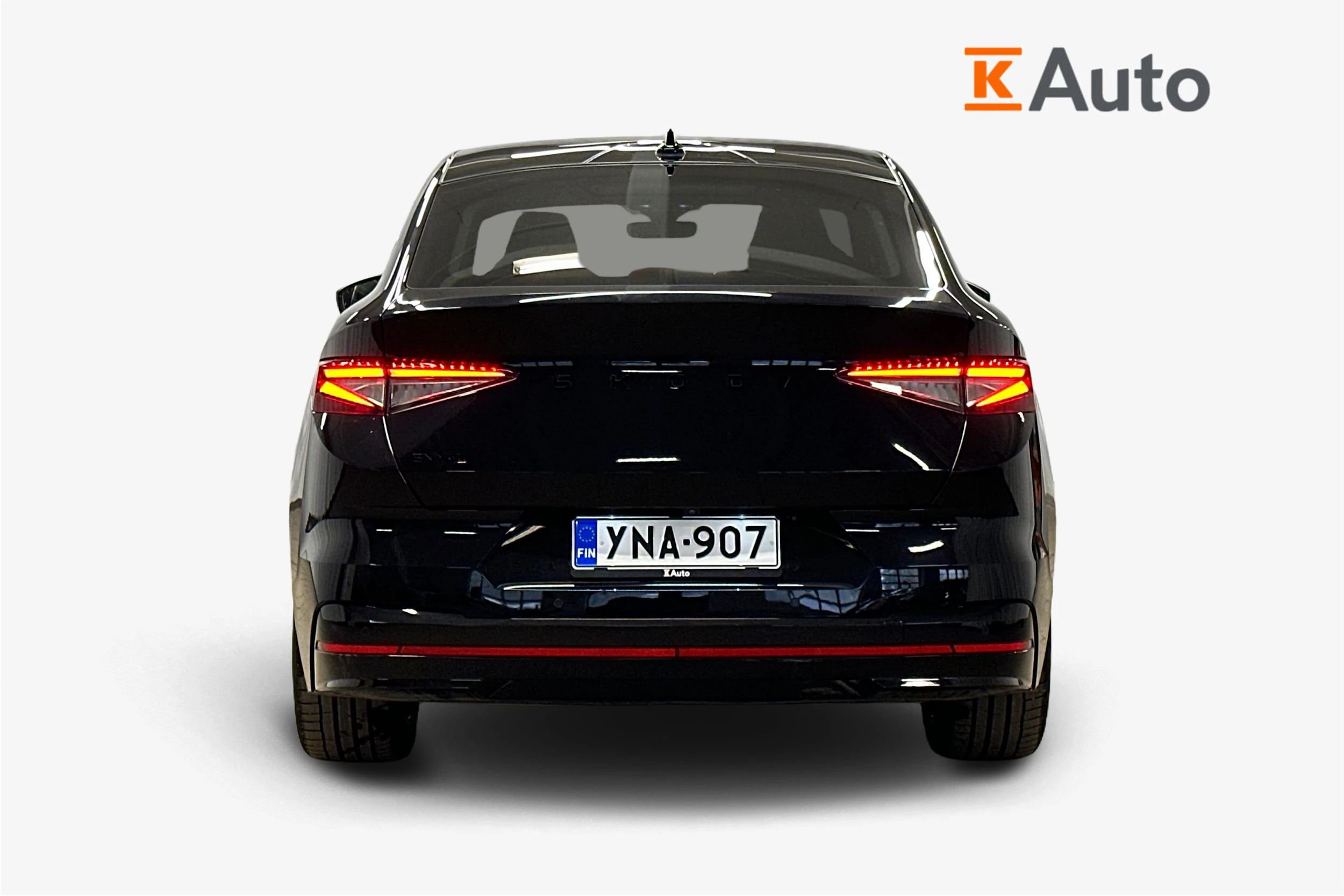 musta Skoda Enyaq 2024 kuva 3.
