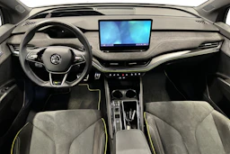 musta Skoda Enyaq 2024 kuva 7.