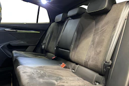 musta Skoda Enyaq 2024 kuva 8.