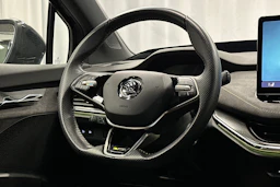 musta Skoda Enyaq 2024 kuva 14.