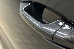 musta Skoda Enyaq 2024 kuva 16.