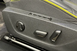 musta Skoda Enyaq 2024 kuva 17.