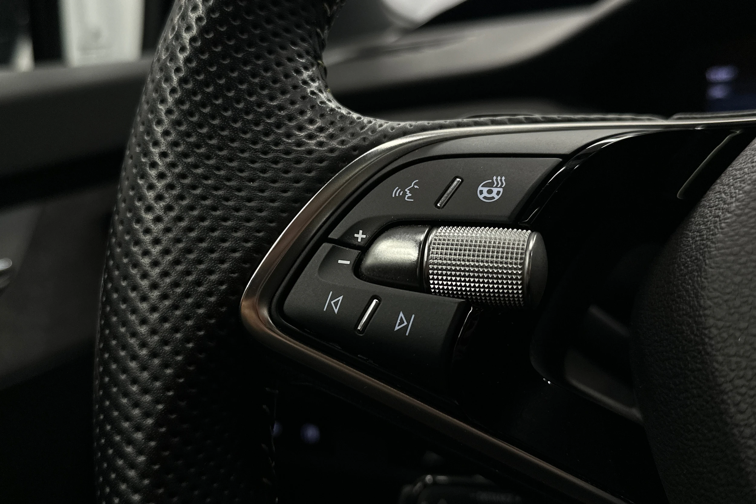 musta Skoda Enyaq 2024 kuva 22.