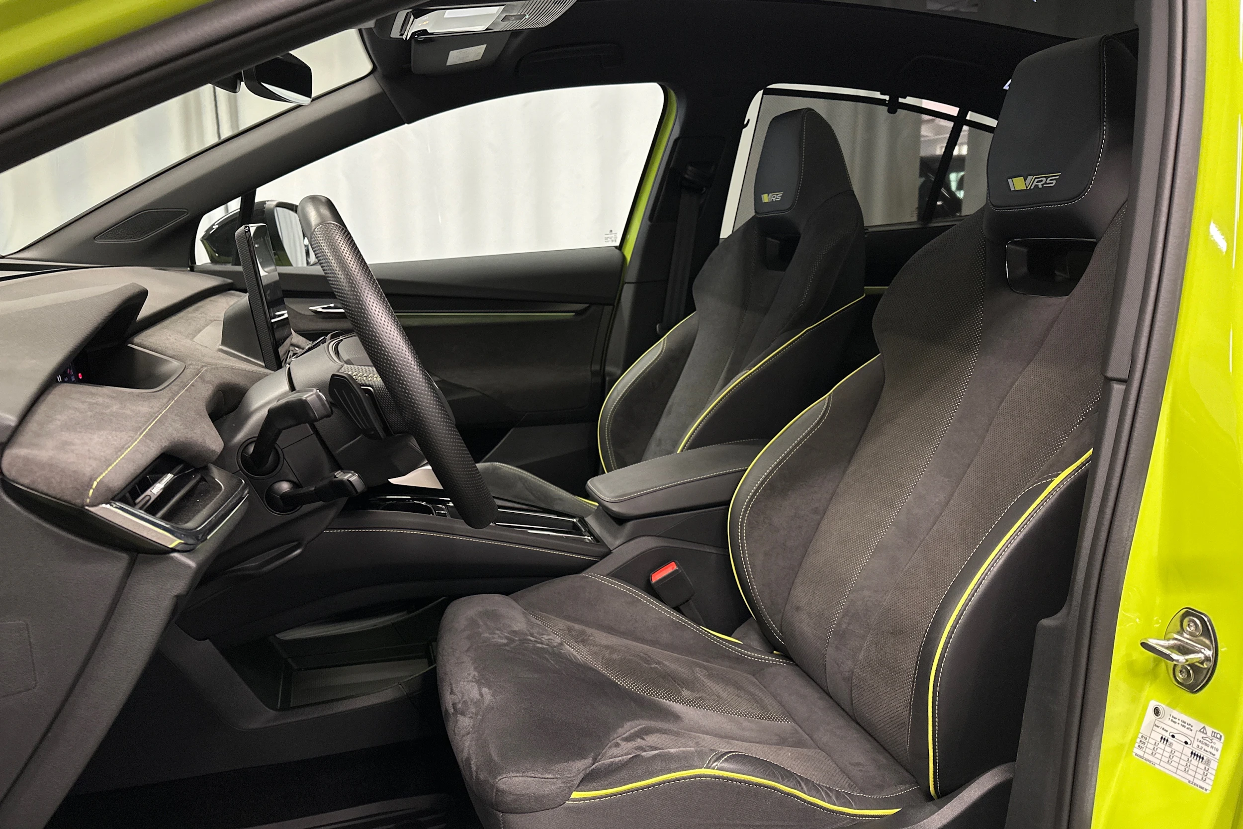 vihreä Skoda Enyaq 2024 kuva 19.
