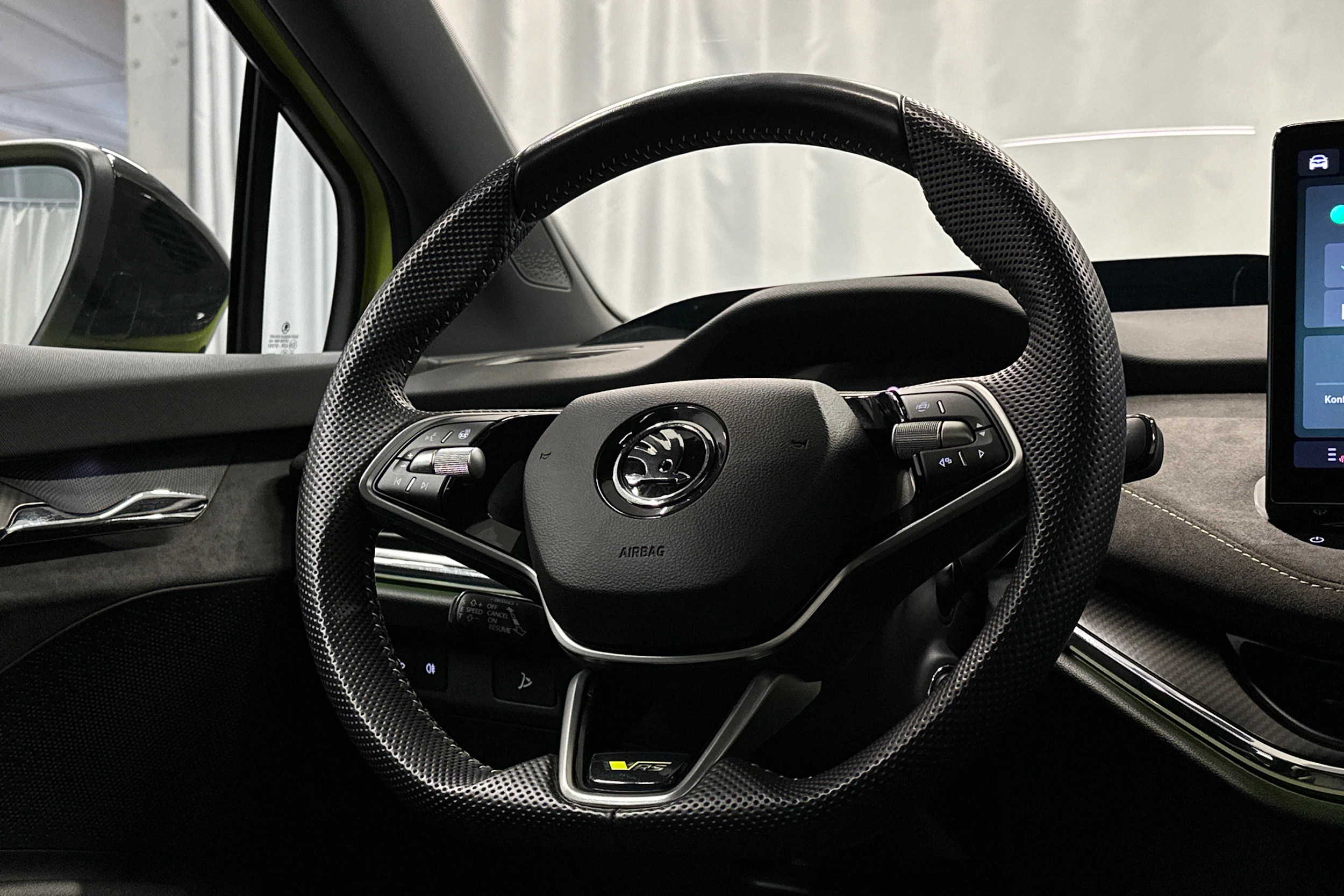 vihreä Skoda Enyaq 2024 kuva 21.