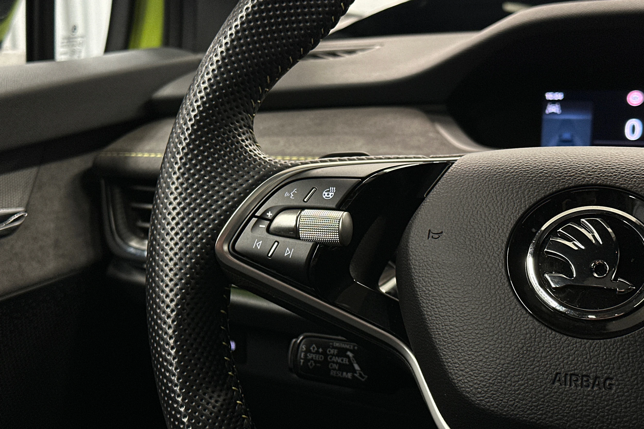 vihreä Skoda Enyaq 2024 kuva 22.