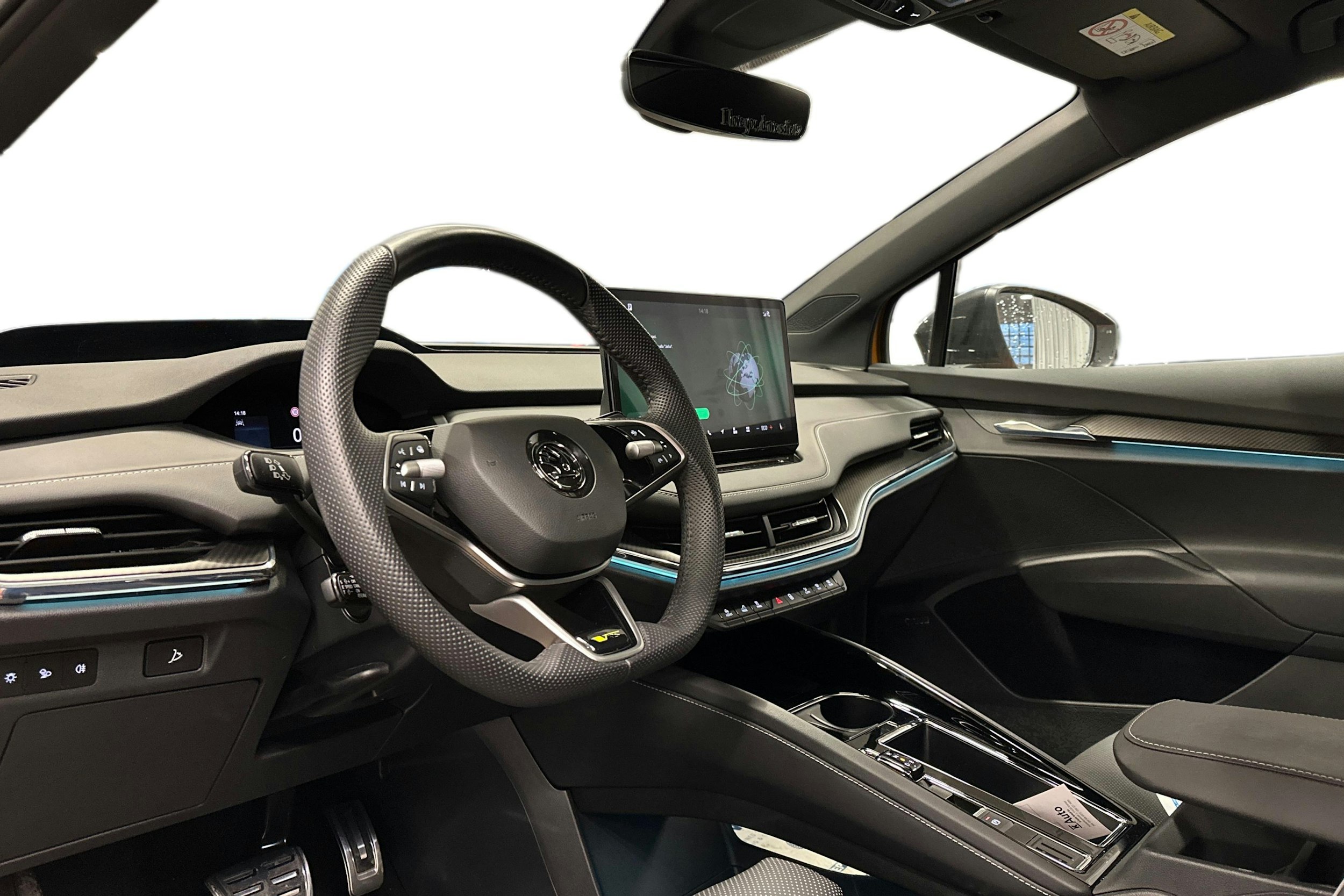 oranssi Skoda Enyaq 2025 kuva 3.