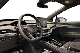 oranssi Skoda Enyaq 2025 kuva 3.