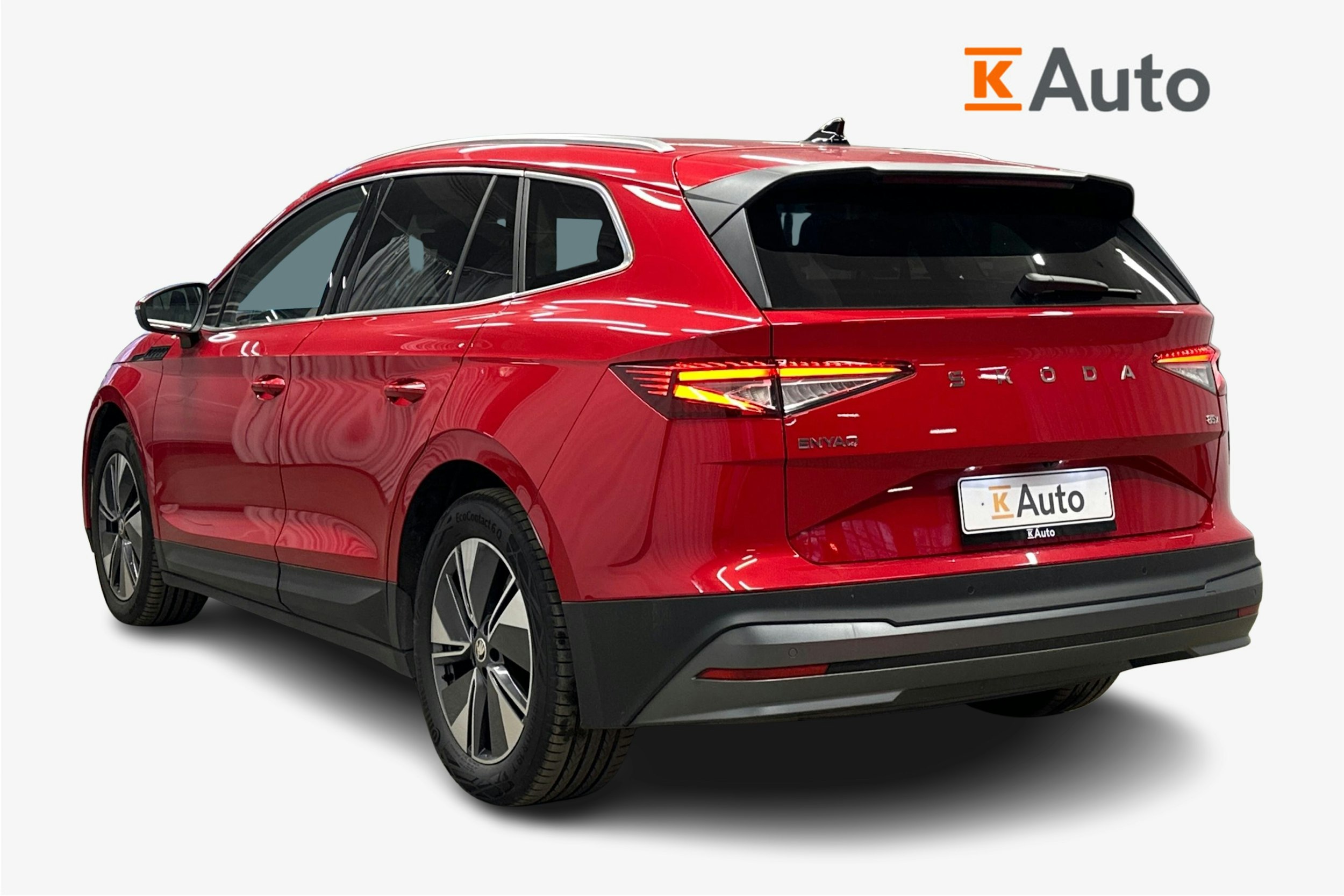 punainen Skoda Enyaq 2025 kuva 2.