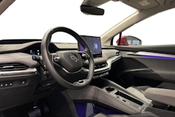 punainen Skoda Enyaq 2025 kuva 3.