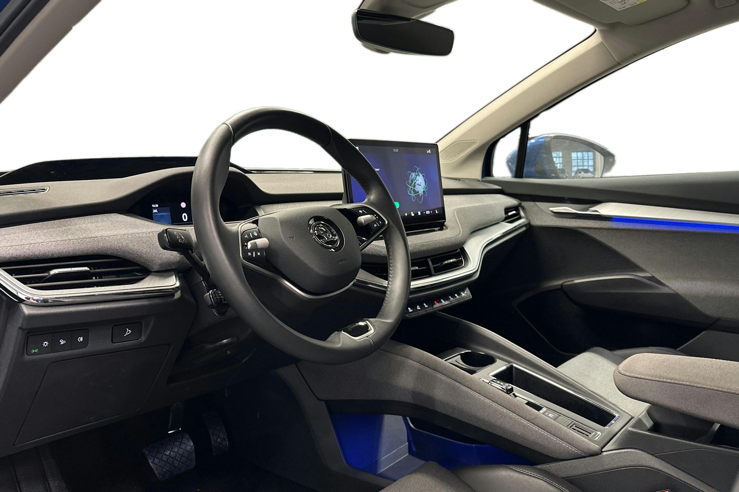 sininen Skoda Enyaq 2025 kuva 3.