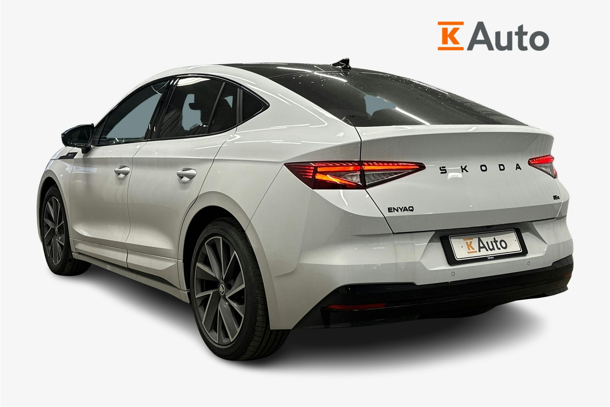 valkoinen Skoda Enyaq 2025 kuva 2.