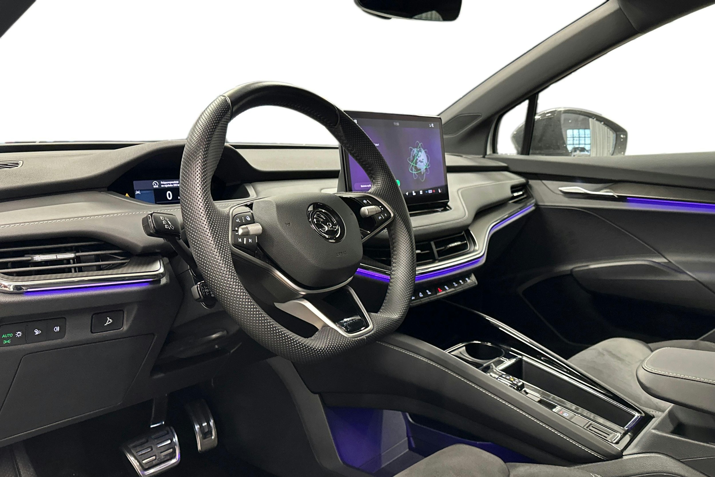 valkoinen Skoda Enyaq 2025 kuva 3.