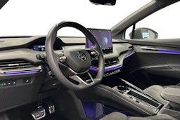 valkoinen Skoda Enyaq 2025 kuva 3.