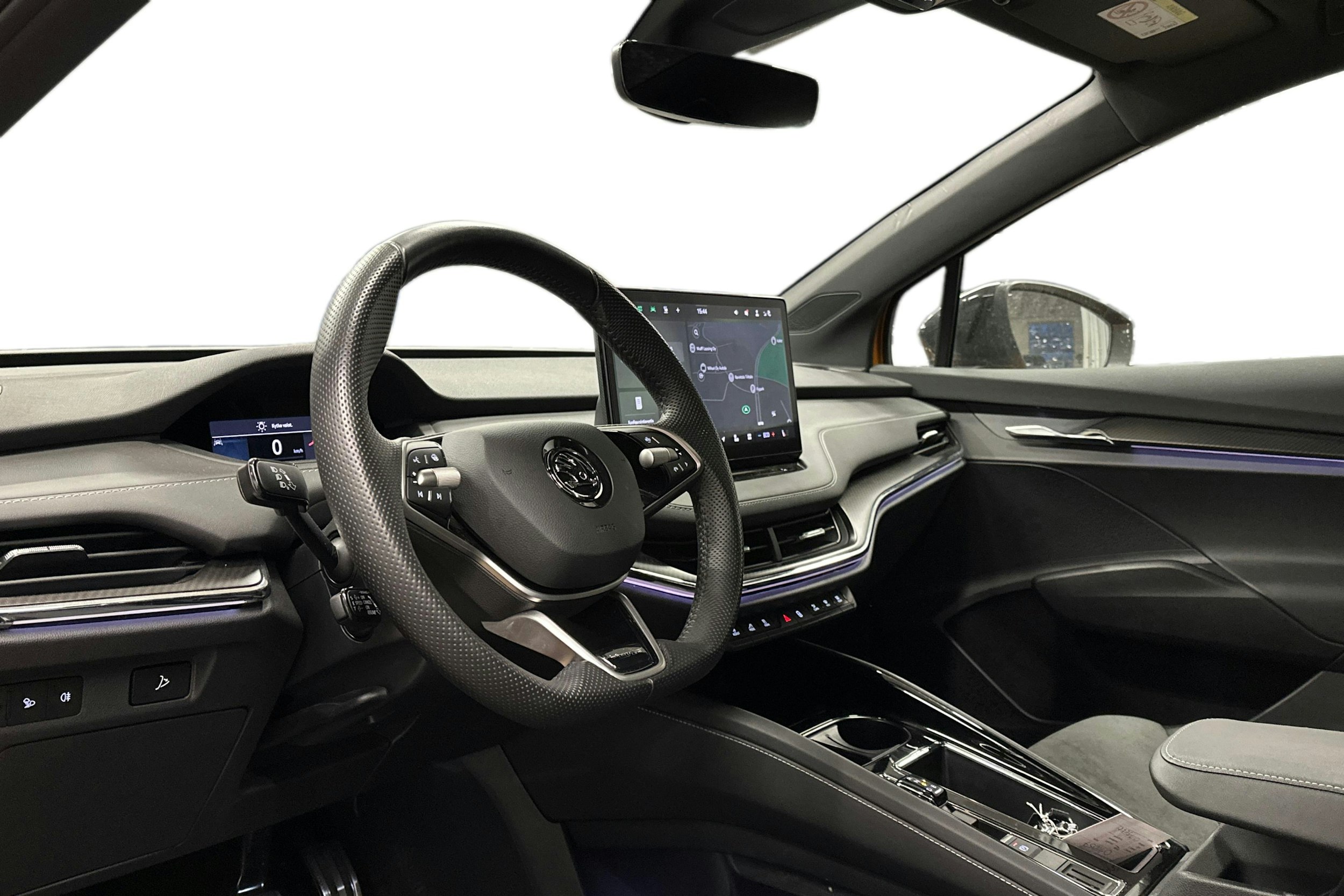 oranssi Skoda Enyaq 2025 kuva 3.