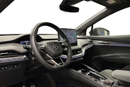 oranssi Skoda Enyaq 2025 kuva 3.