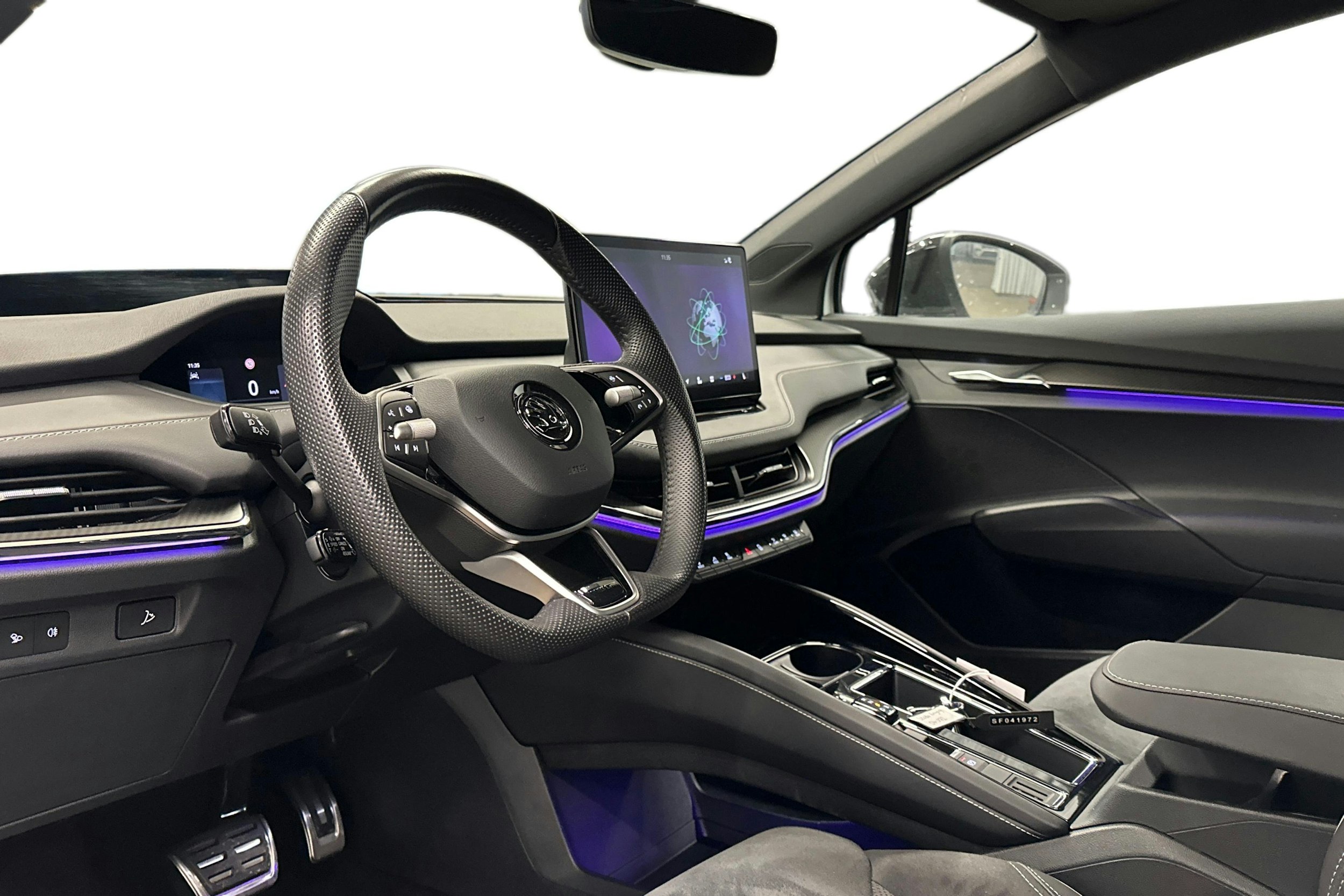 valkoinen Skoda Enyaq 2025 kuva 3.