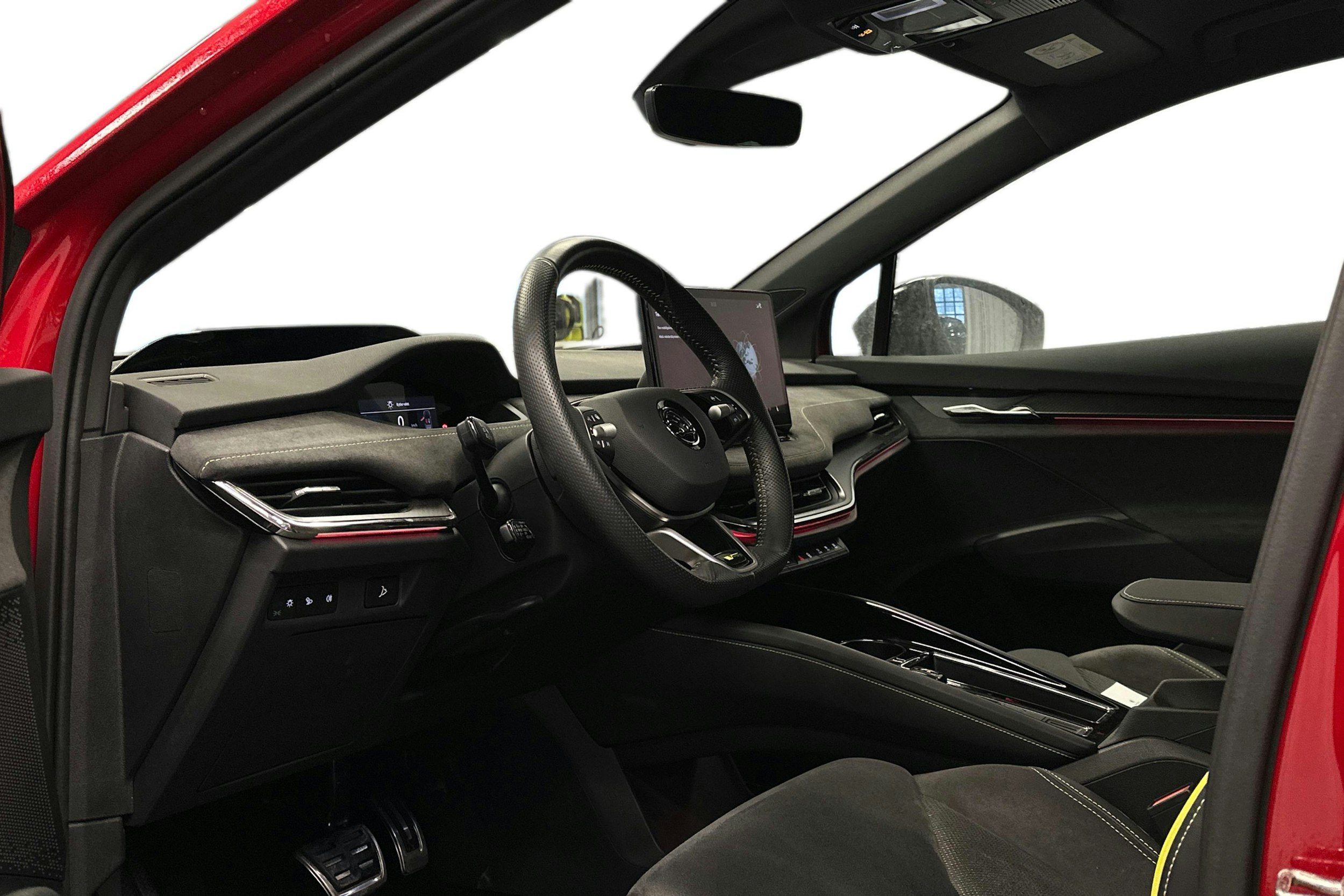 punainen Skoda Enyaq 2025 kuva 3.