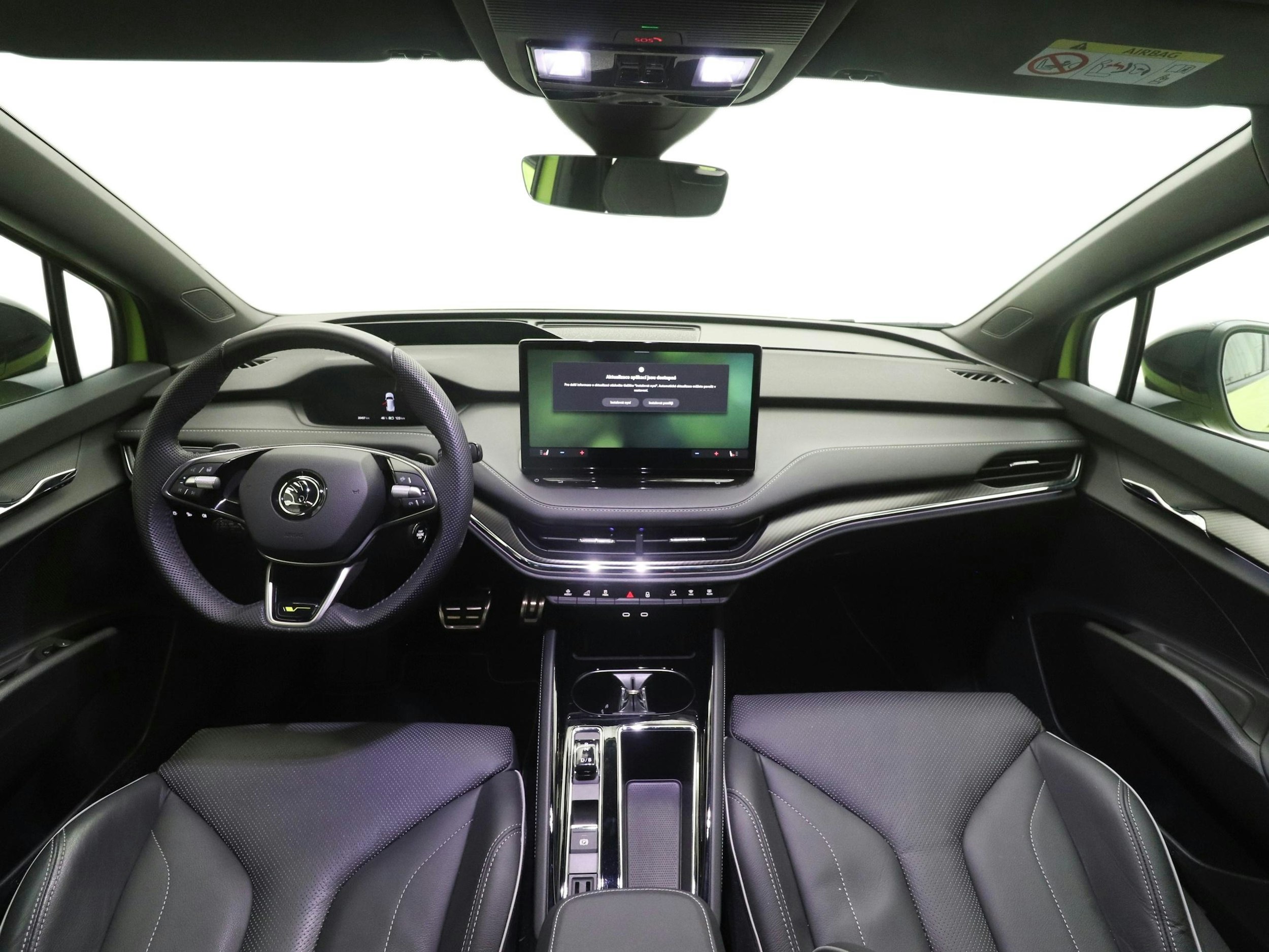 vihreä Skoda Enyaq 2025 kuva 3.