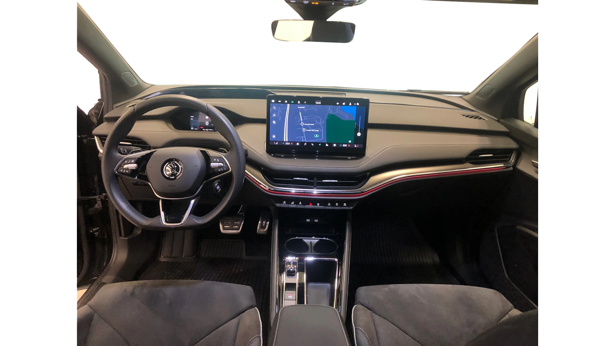 met. musta Skoda Enyaq 2025 kuva 4.