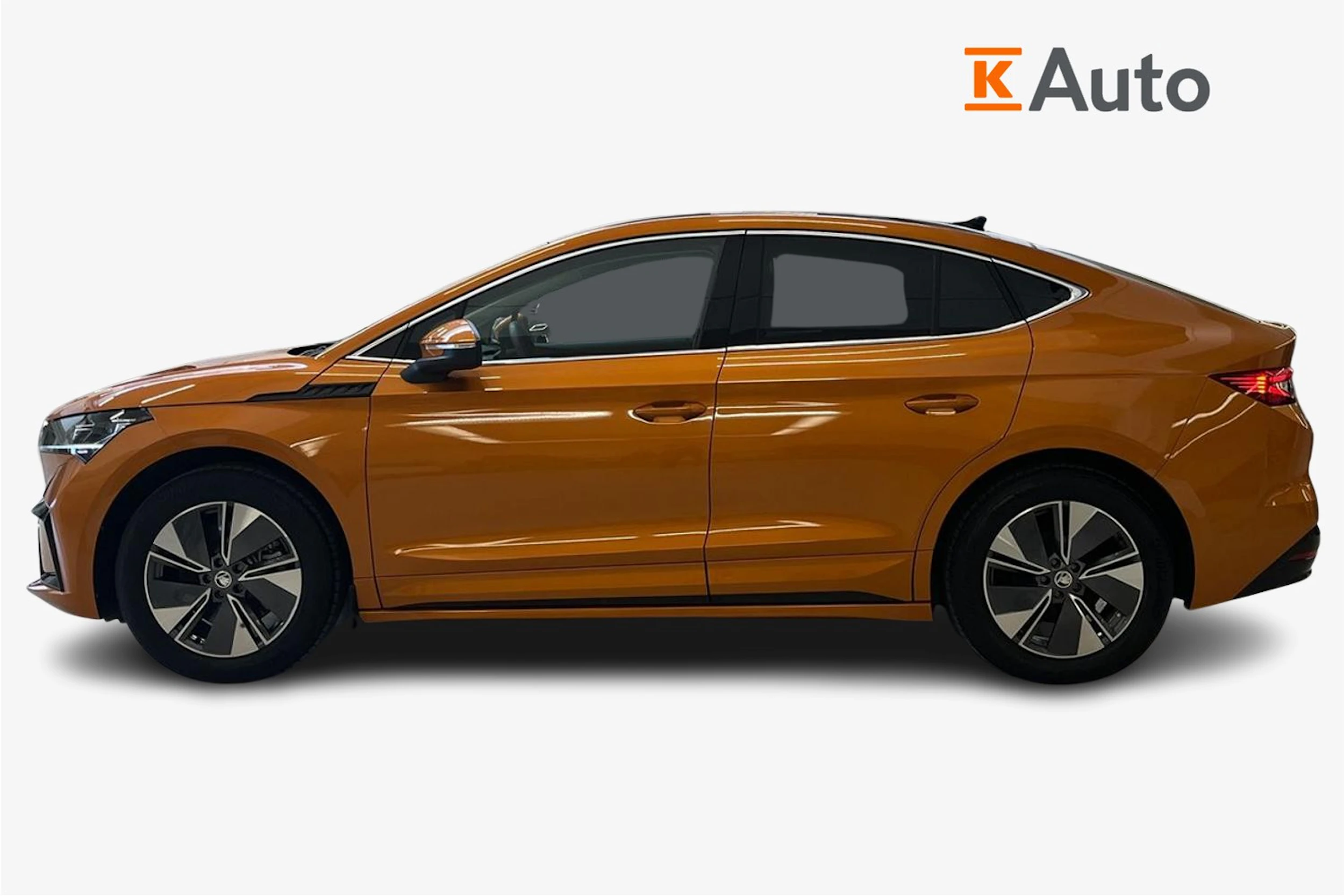 oranssi Skoda Enyaq 2025 kuva 5.