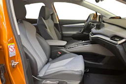 oranssi Skoda Enyaq 2025 kuva 9.