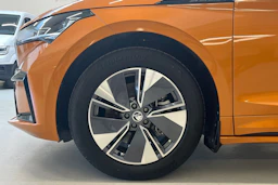 oranssi Skoda Enyaq 2025 kuva 10.