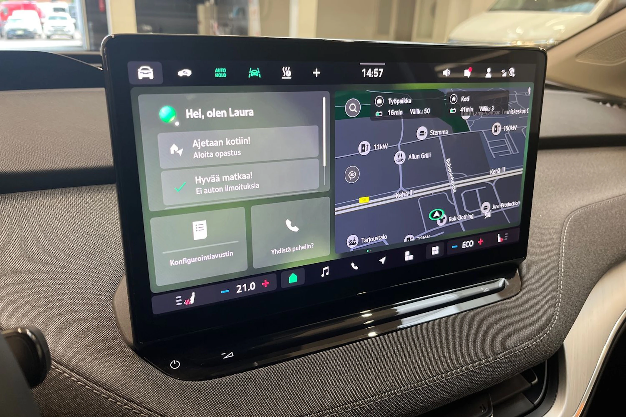 oranssi Skoda Enyaq 2025 kuva 12.