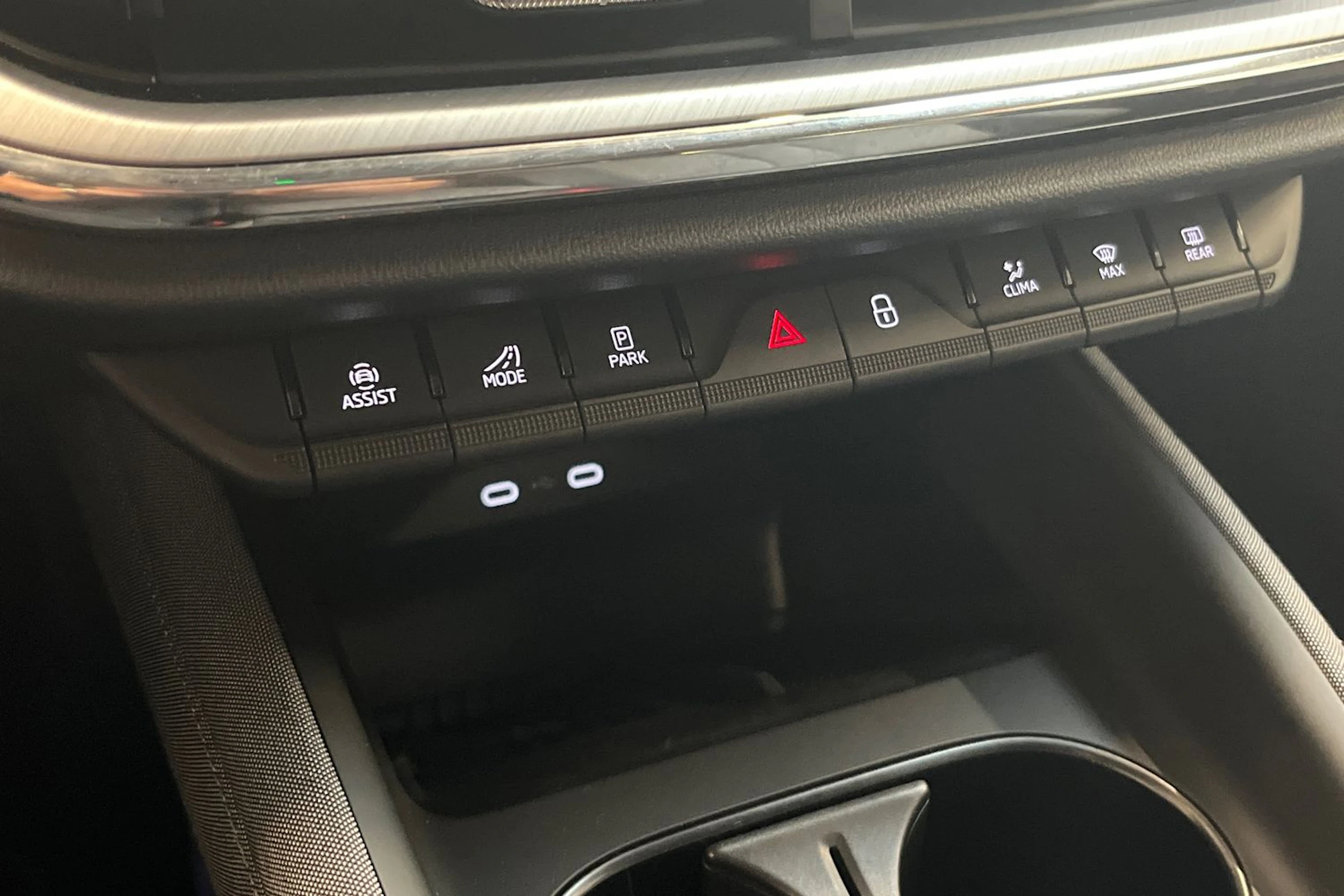 oranssi Skoda Enyaq 2025 kuva 15.