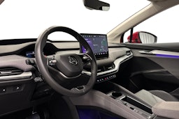 punainen Skoda Enyaq 2025 kuva 8.