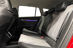 punainen Skoda Enyaq 2025 kuva 11.