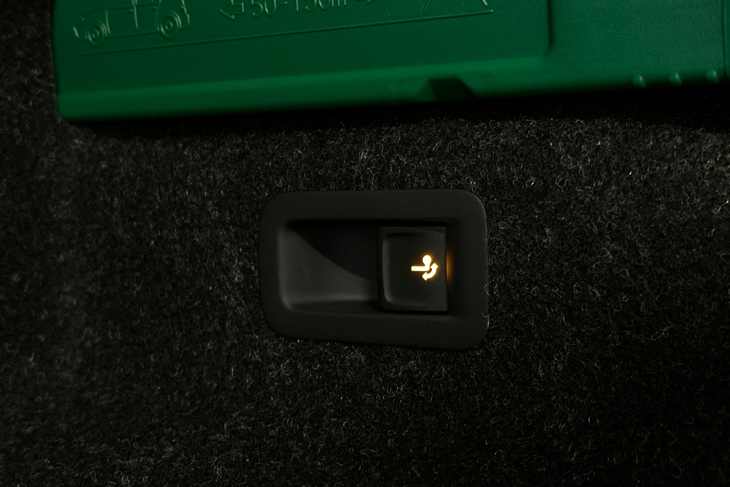 punainen Skoda Enyaq 2025 kuva 17.