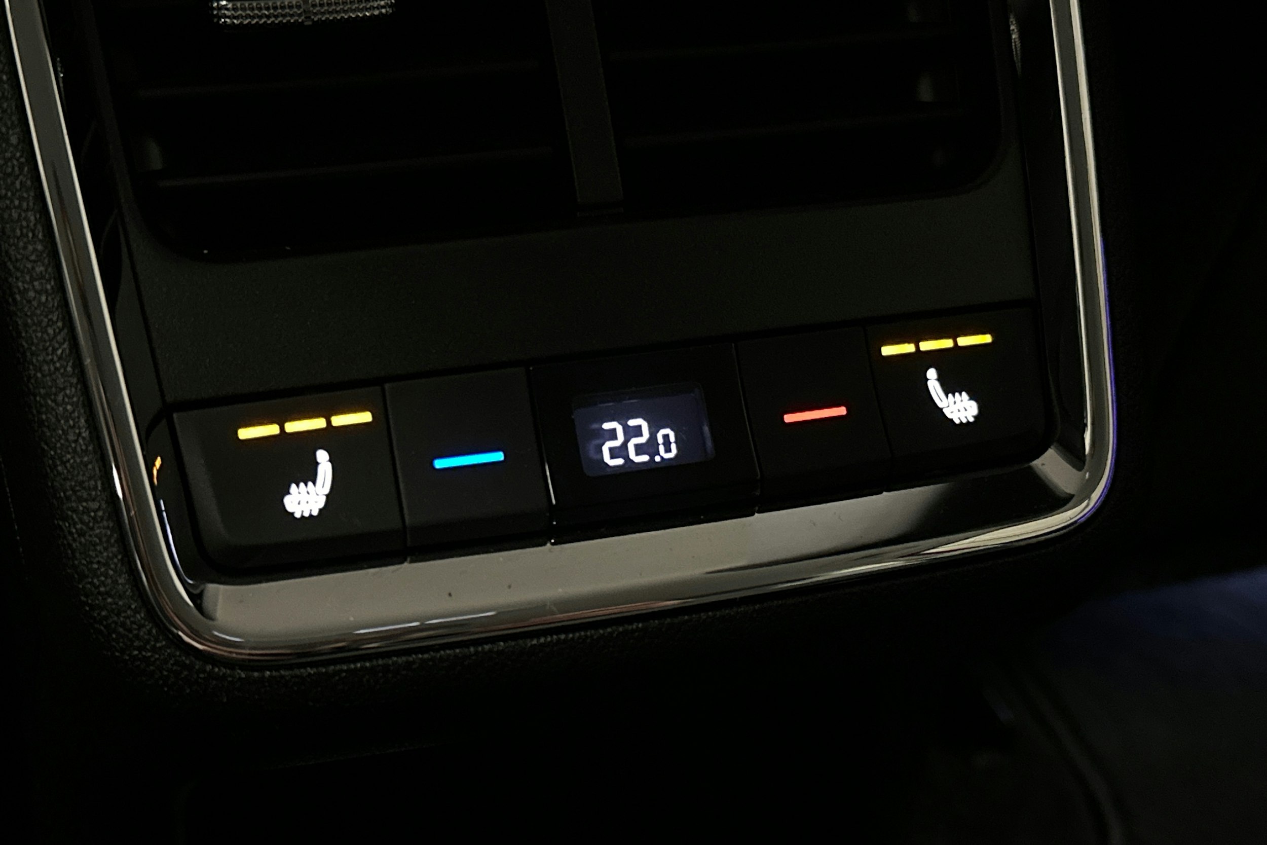 punainen Skoda Enyaq 2025 kuva 18.