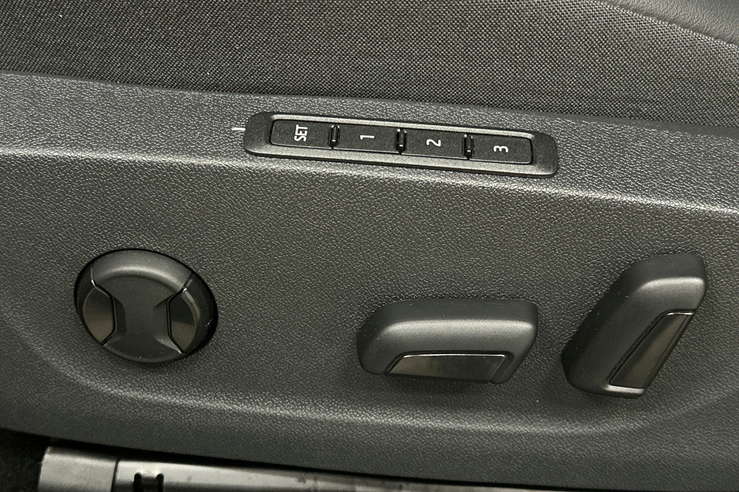 punainen Skoda Enyaq 2025 kuva 20.