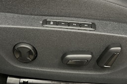 punainen Skoda Enyaq 2025 kuva 20.