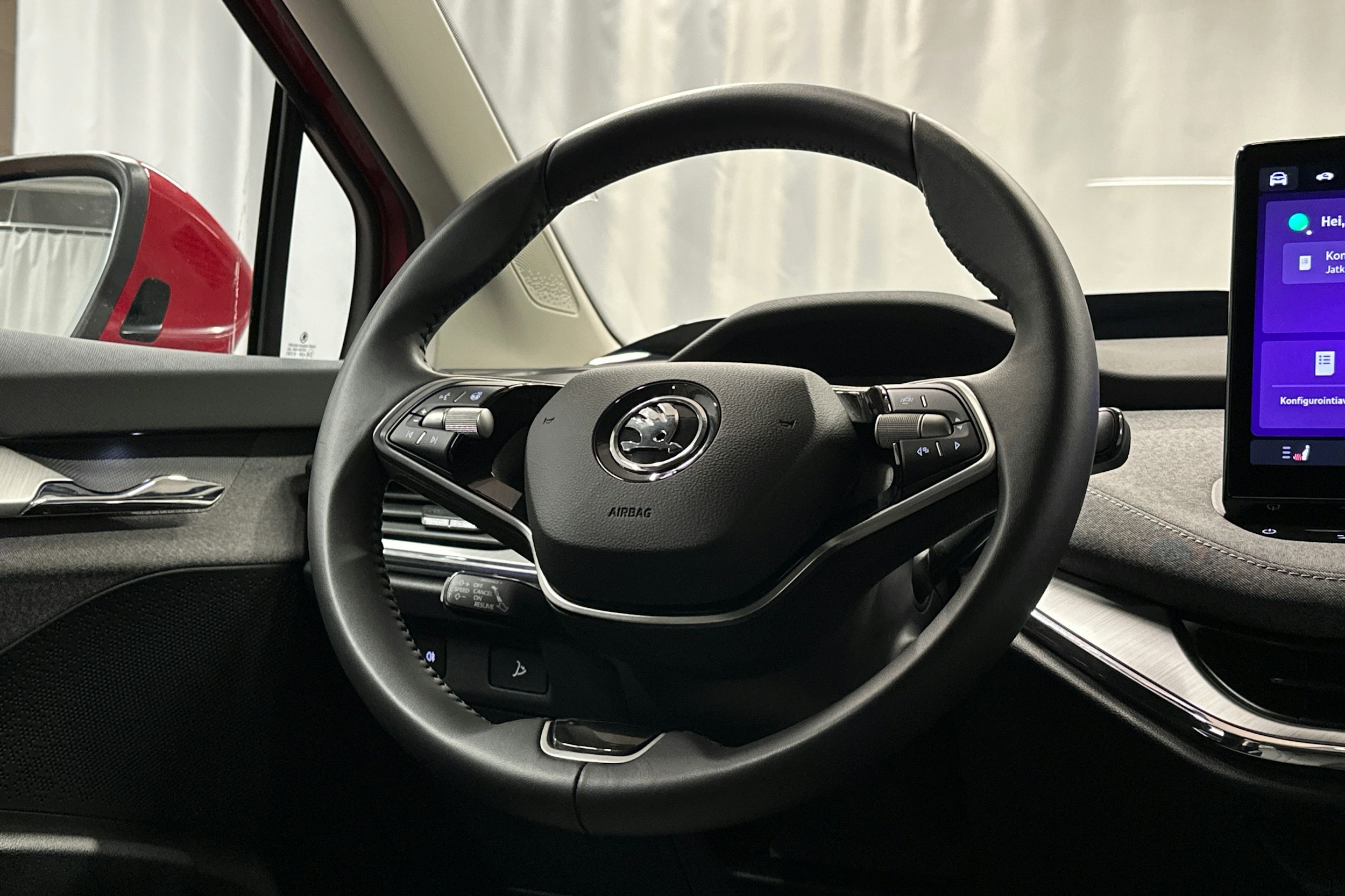 punainen Skoda Enyaq 2025 kuva 21.