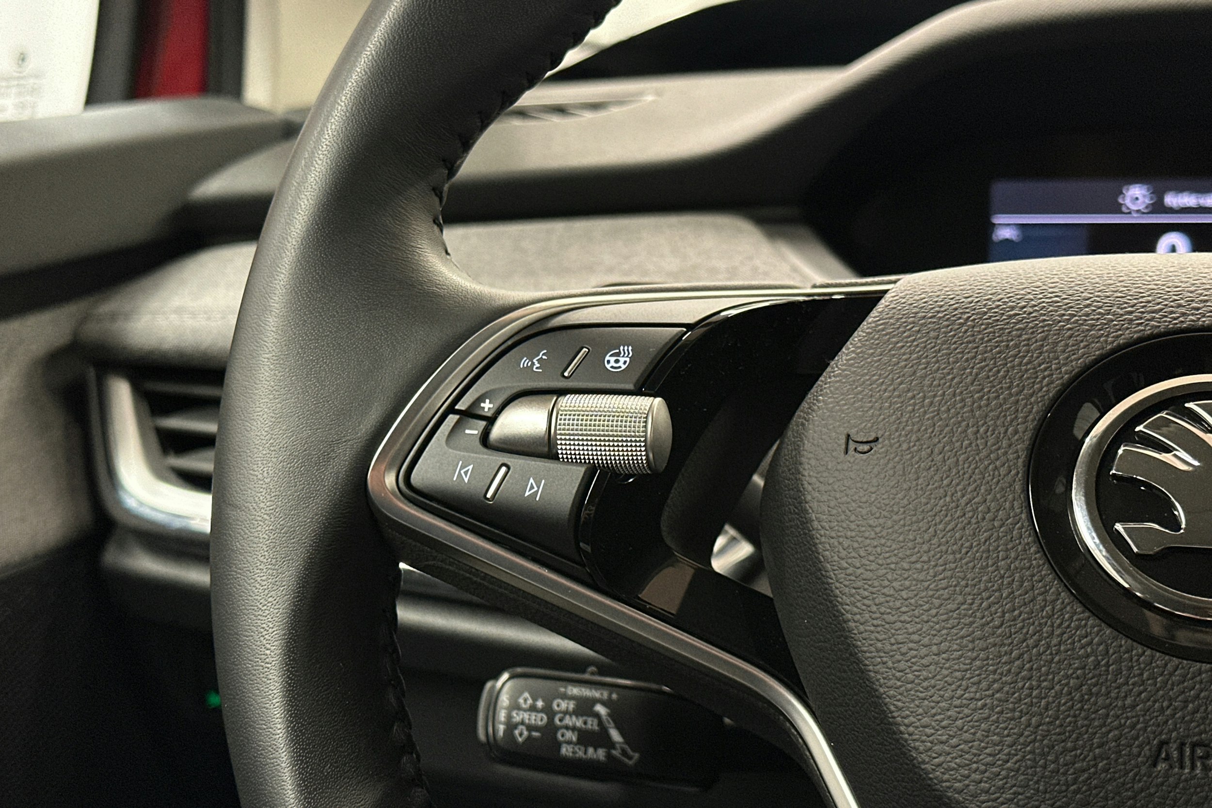 punainen Skoda Enyaq 2025 kuva 22.