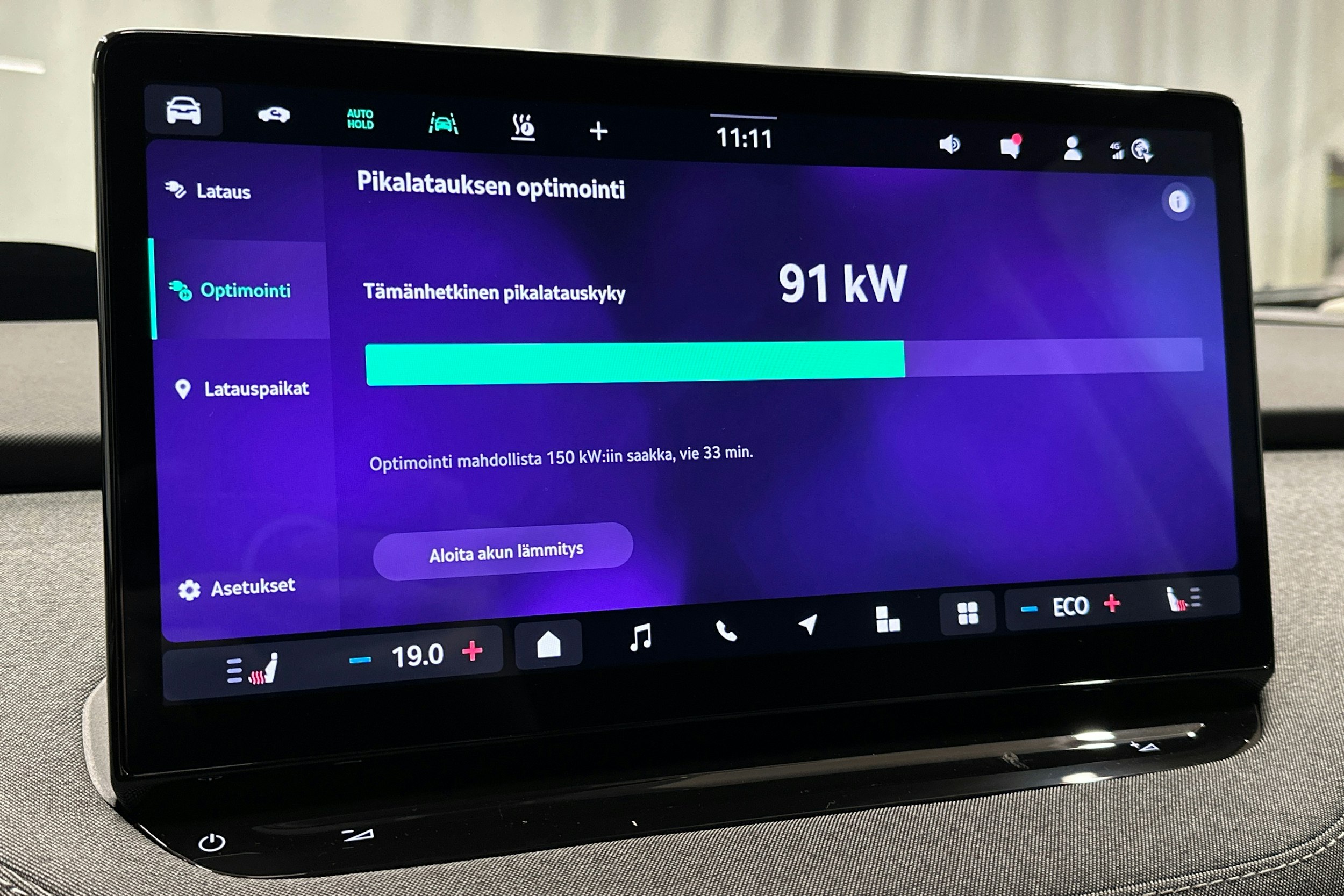 punainen Skoda Enyaq 2025 kuva 30.