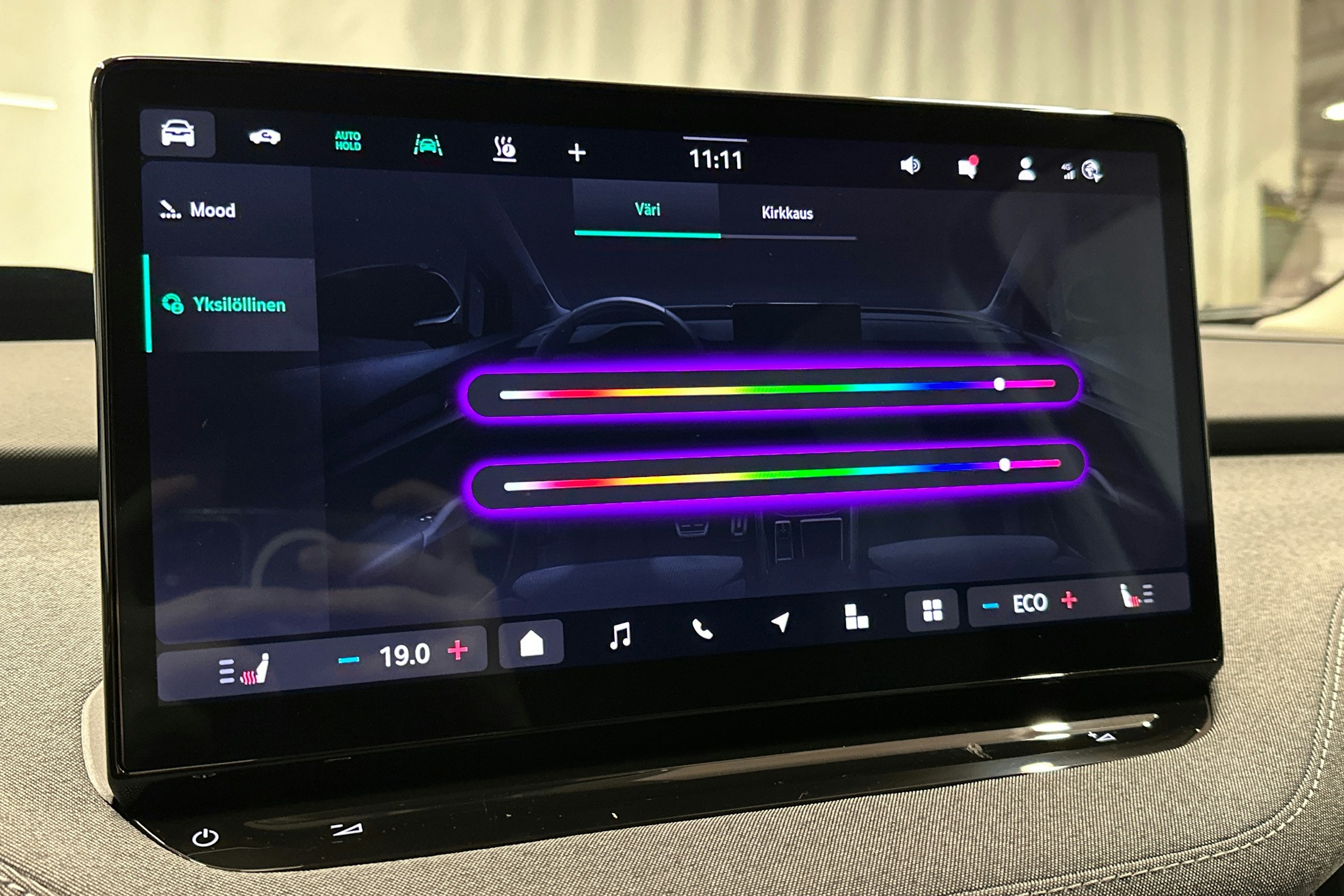 punainen Skoda Enyaq 2025 kuva 31.