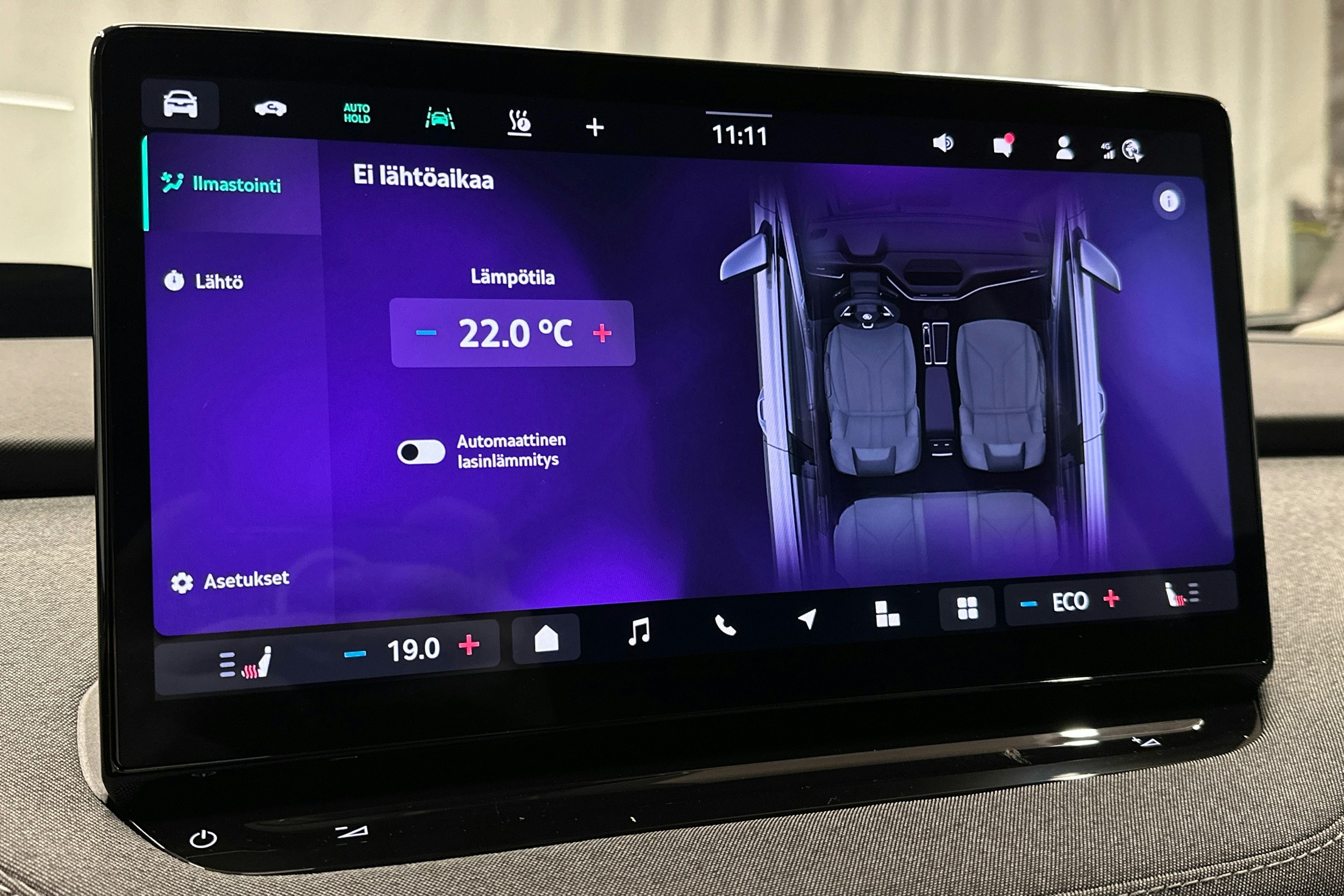 punainen Skoda Enyaq 2025 kuva 32.