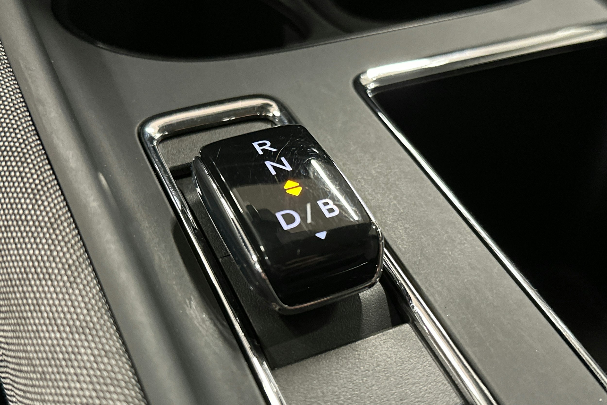 punainen Skoda Enyaq 2025 kuva 35.