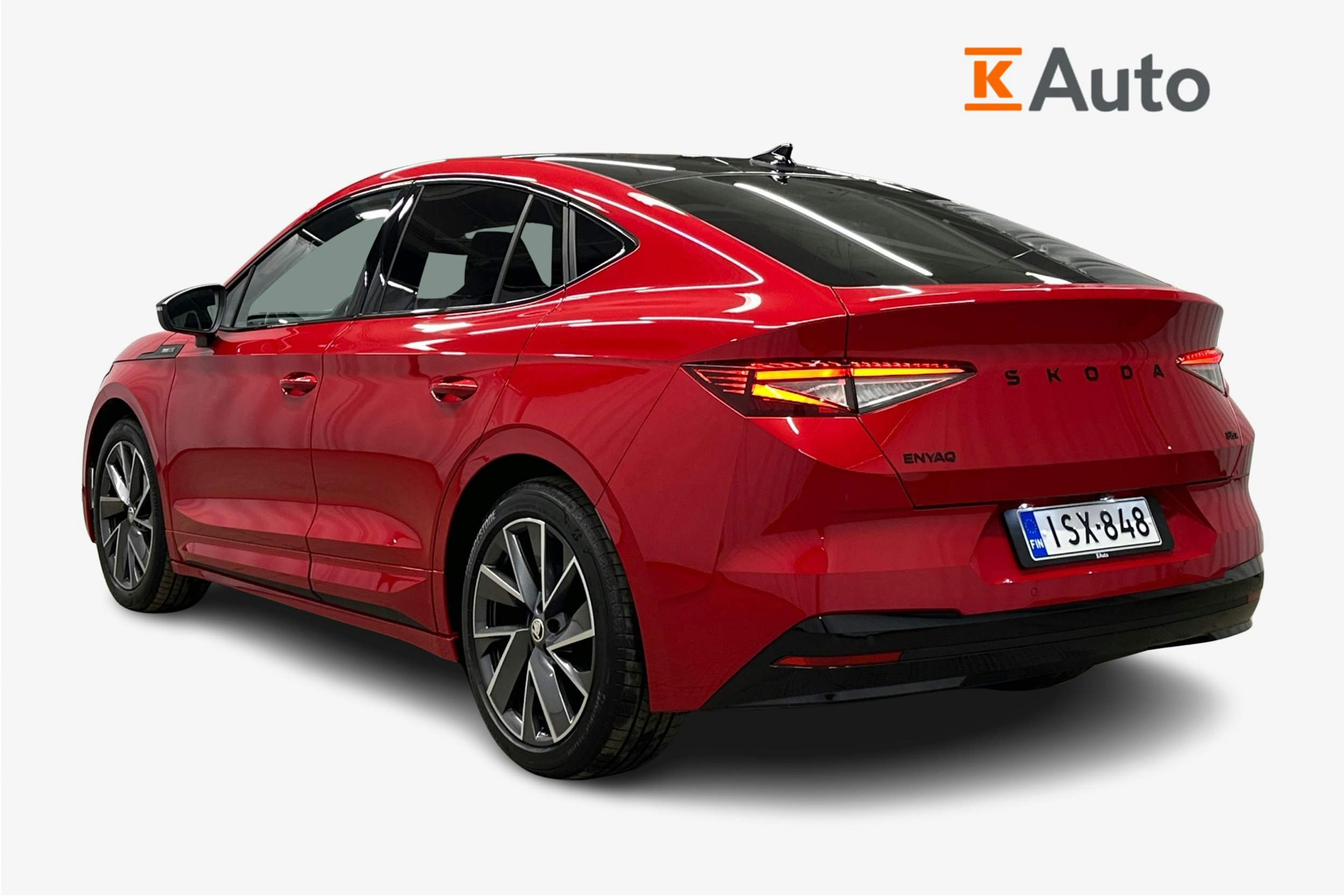 punainen Skoda Enyaq 2025 kuva 2.