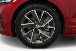 punainen Skoda Enyaq 2025 kuva 11.