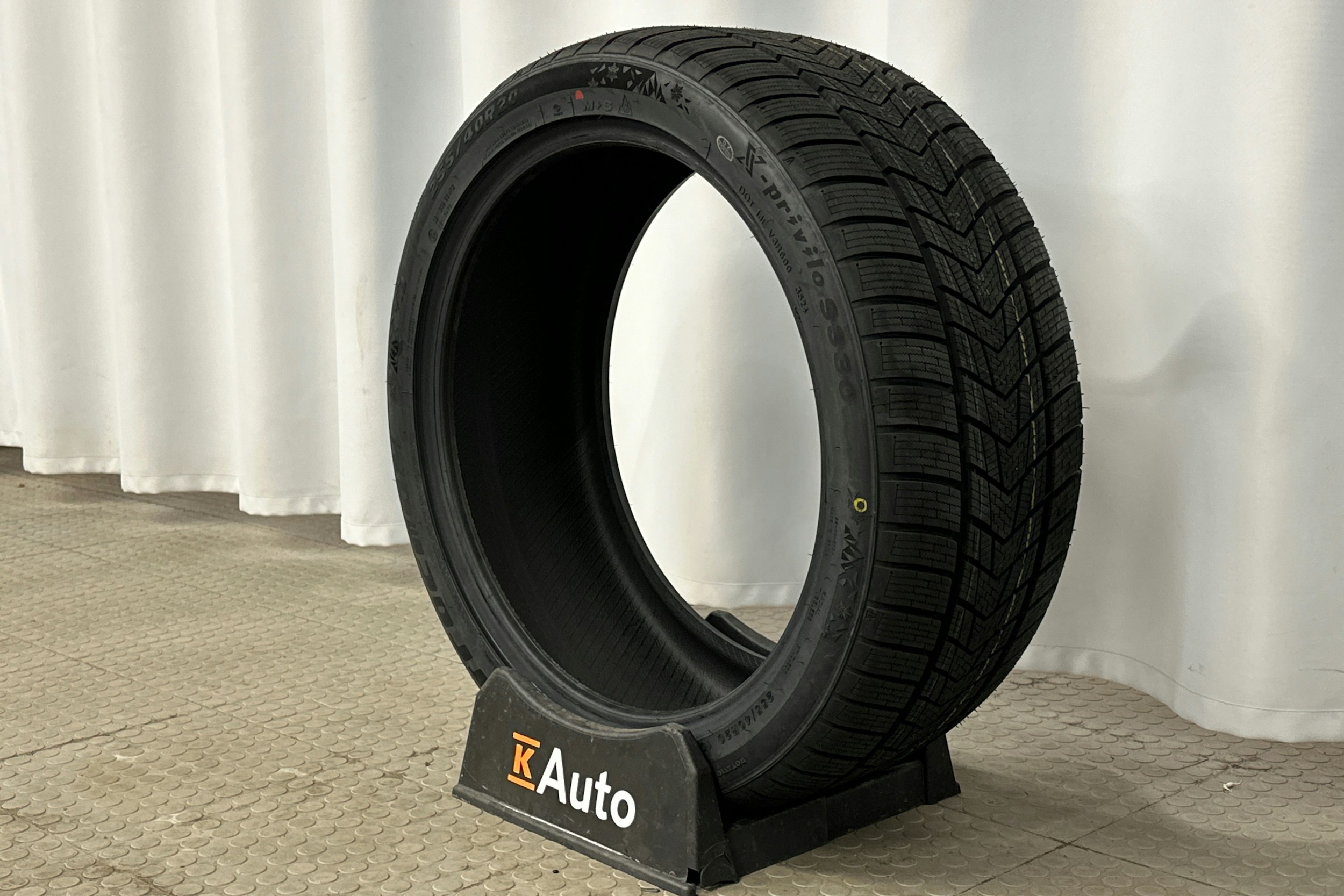 punainen Skoda Enyaq 2025 kuva 13.