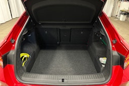 punainen Skoda Enyaq 2025 kuva 14.