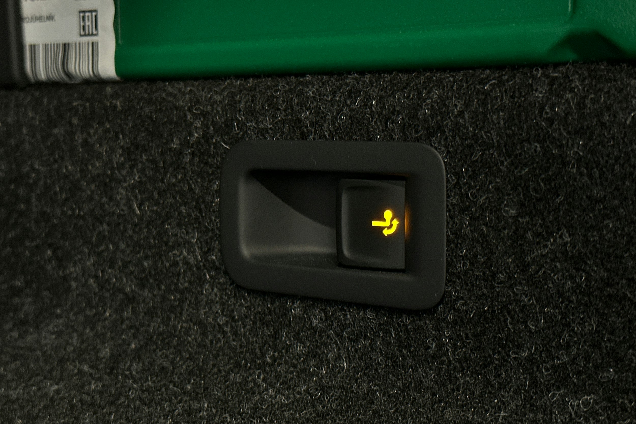 punainen Skoda Enyaq 2025 kuva 16.